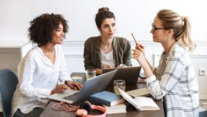 Aspek Ekonomi & Letak Astronomis: Hubungan Lengkap